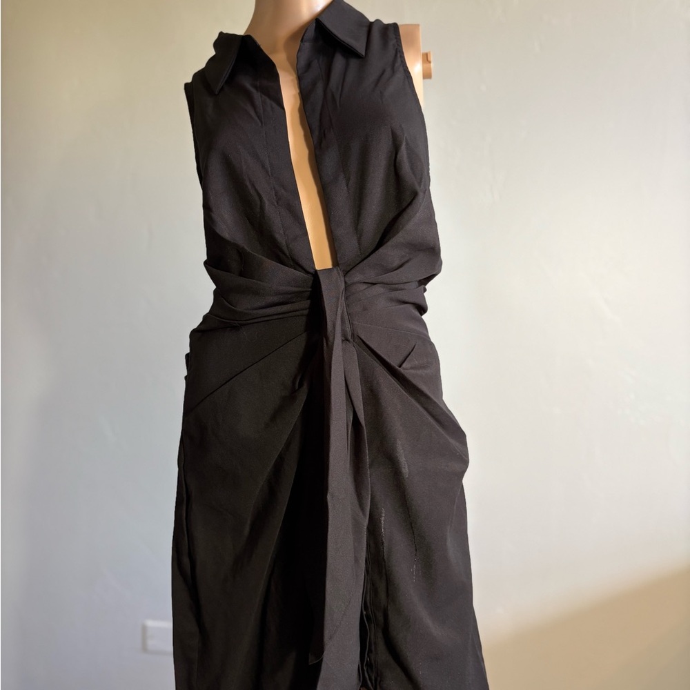 Choosy Crosby St. Plunging Neckline Tie Waist Dress in Black Size 10 NWT